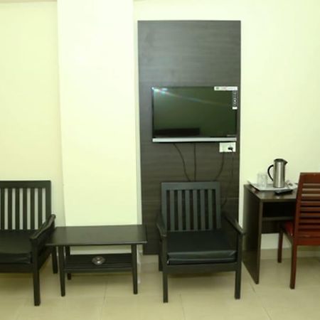 Sri Srinivasa Residency Hotel Kadapa Buitenkant foto