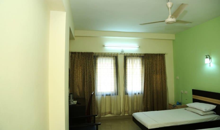 Sri Srinivasa Residency Hotel Kadapa Buitenkant foto