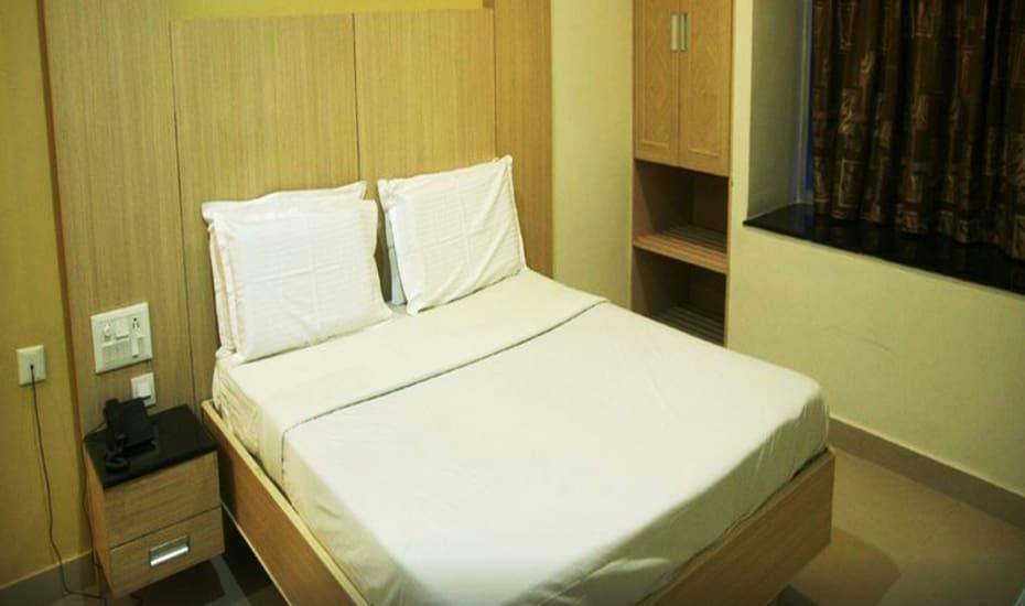 Sri Srinivasa Residency Hotel Kadapa Buitenkant foto
